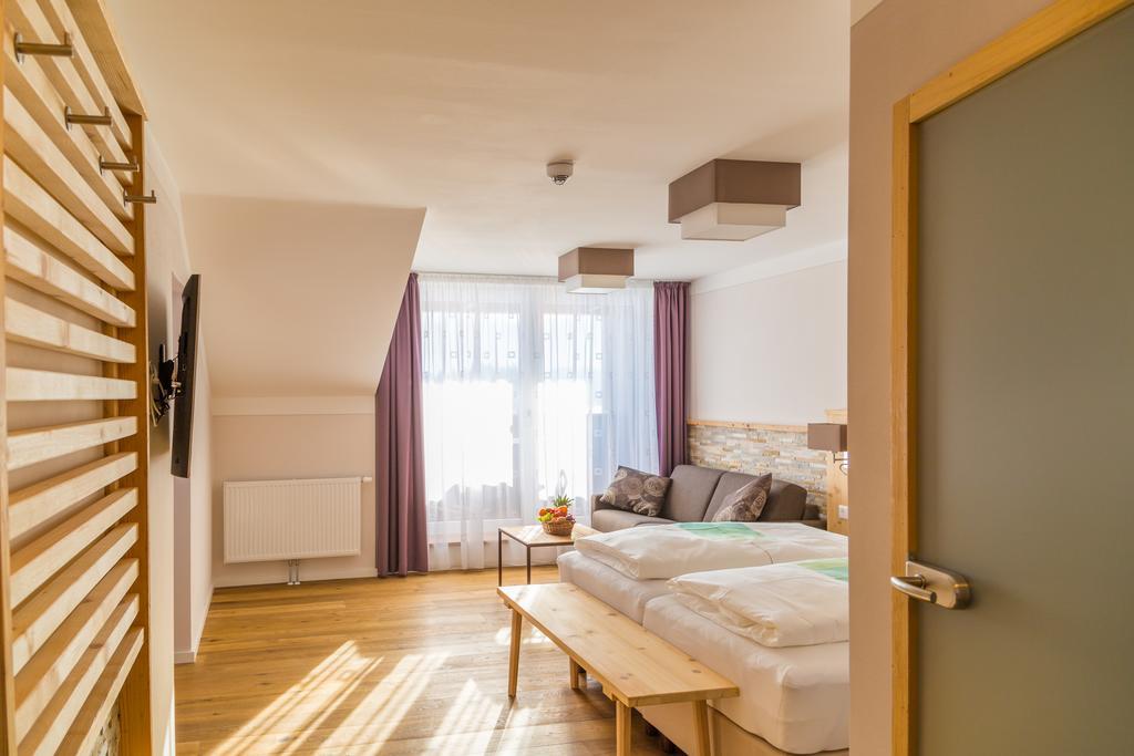 Hotel Christine Eisenberg  Bagian luar foto